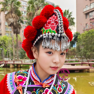 云南少数民族头饰新款彝族鸡冠帽公鸡头红色大毛球须须公鸡帽手工