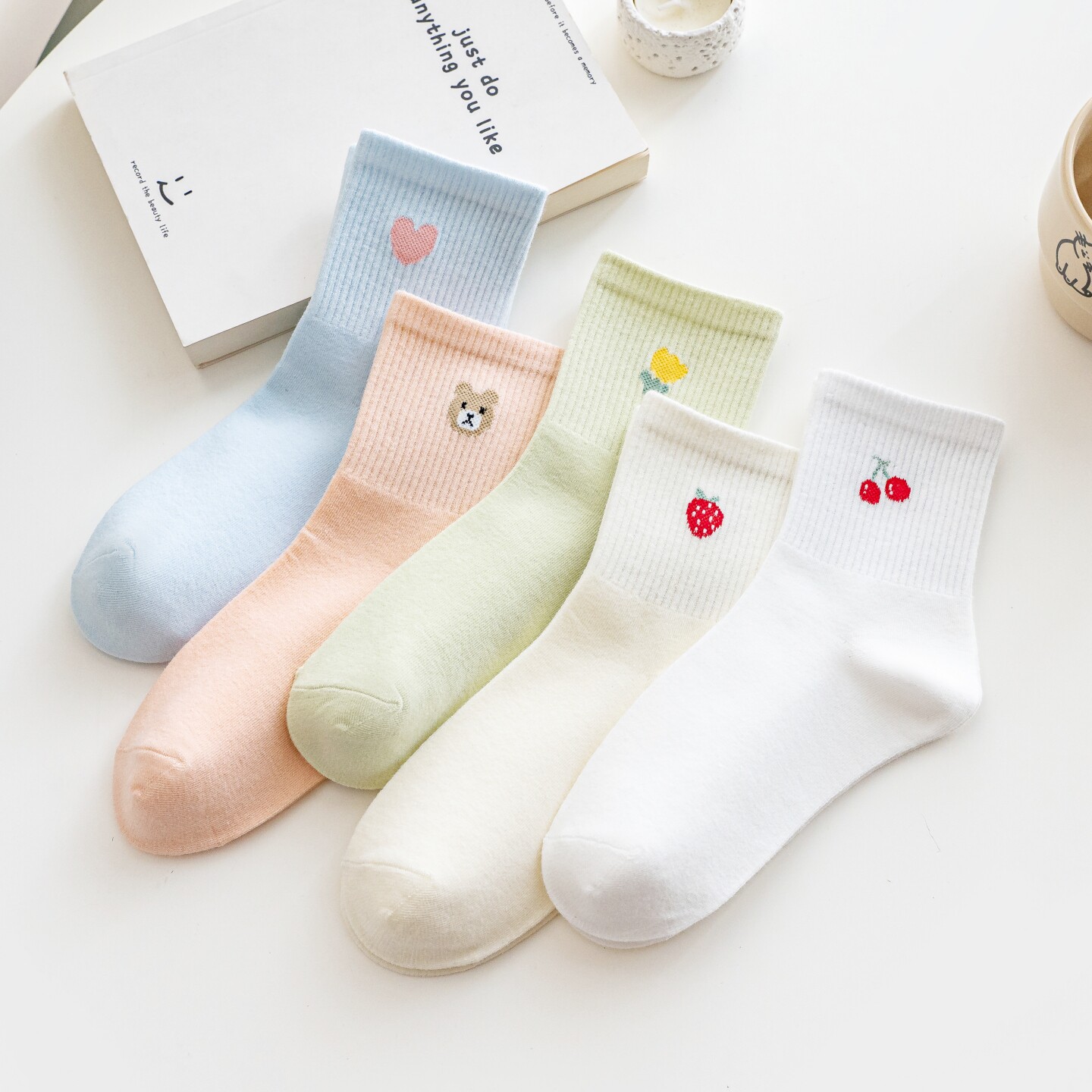 袜子女款春夏季棉袜2026新款爆款可爱卡通女生中筒袜糖果色女袜子