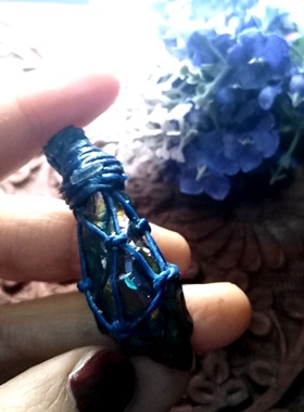 福百瑞原创天然电镀五彩水晶骨干原石网兜蜡绳项链