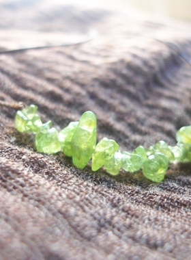 阿福家 天然橄榄石碎石手编一线简约随意蜡绳项链