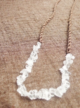 阿福家 天然彩虹萤石碎石手编清新美丽随意蜡绳项链