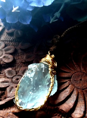 福百瑞珠宝 天然海蓝宝原石缠绕手作蜡绳吊坠