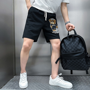 B323-DK18-P48控68社会小伙休闲短裤店主风潮流小熊刺绣五分裤图片