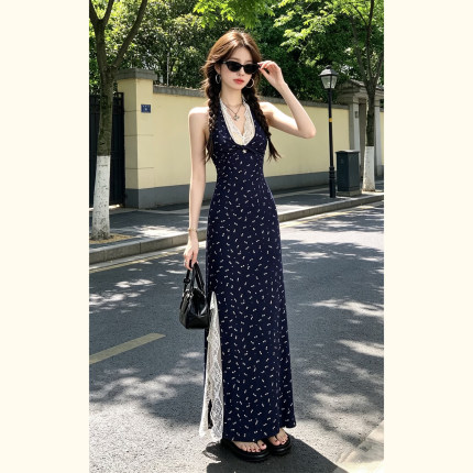 藏青色V领无袖碎花裙女夏纯欲风挂脖露背长款开叉蕾丝连衣裙