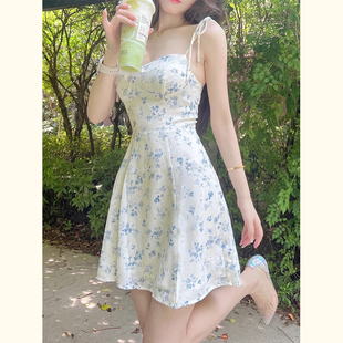 法式气质甜美碎花吊带连衣裙女度假风小个子收腰茶歇裙短裙打底裙