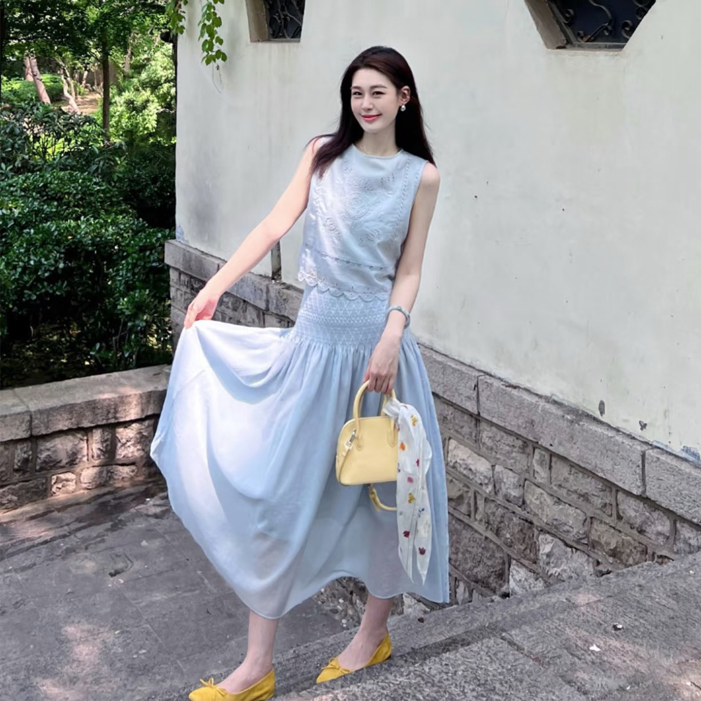 蓝色蕾丝绣花背心半身裙套装女夏季小个子温柔风甜美两件套连衣裙