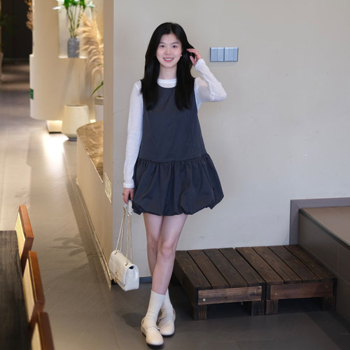 春秋灰色花苞裙白T恤显高两件套
