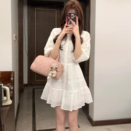 法式小众镂空蕾丝白色连衣裙女夏季新款设计感甜美减龄a字短裙子