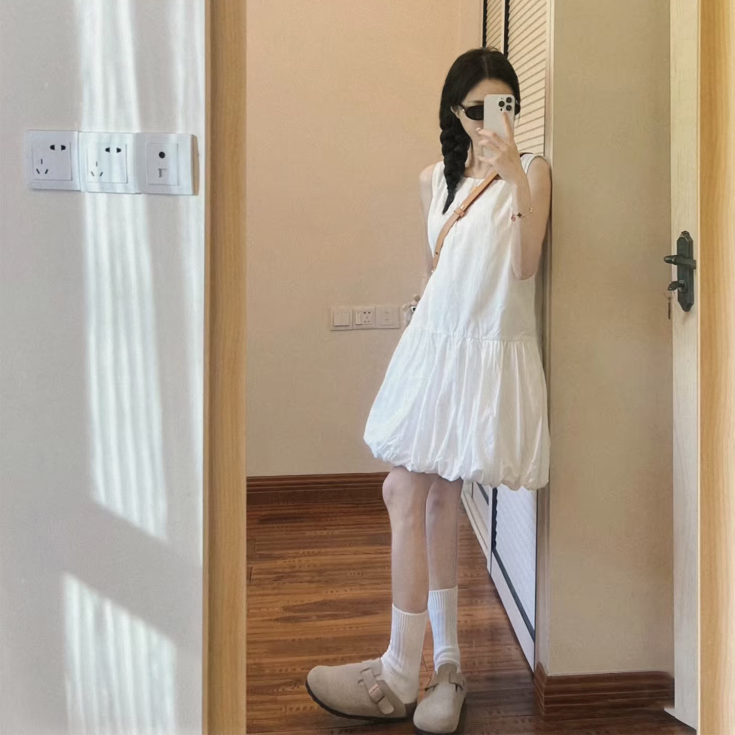 法式白色无袖花苞小个子连衣裙图片