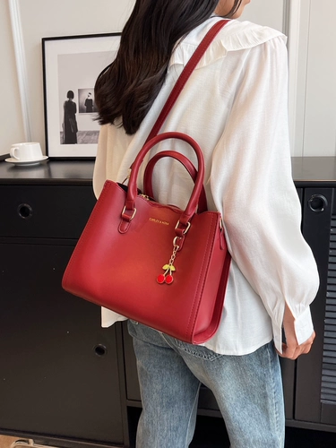 Красная модная сумка для невесты