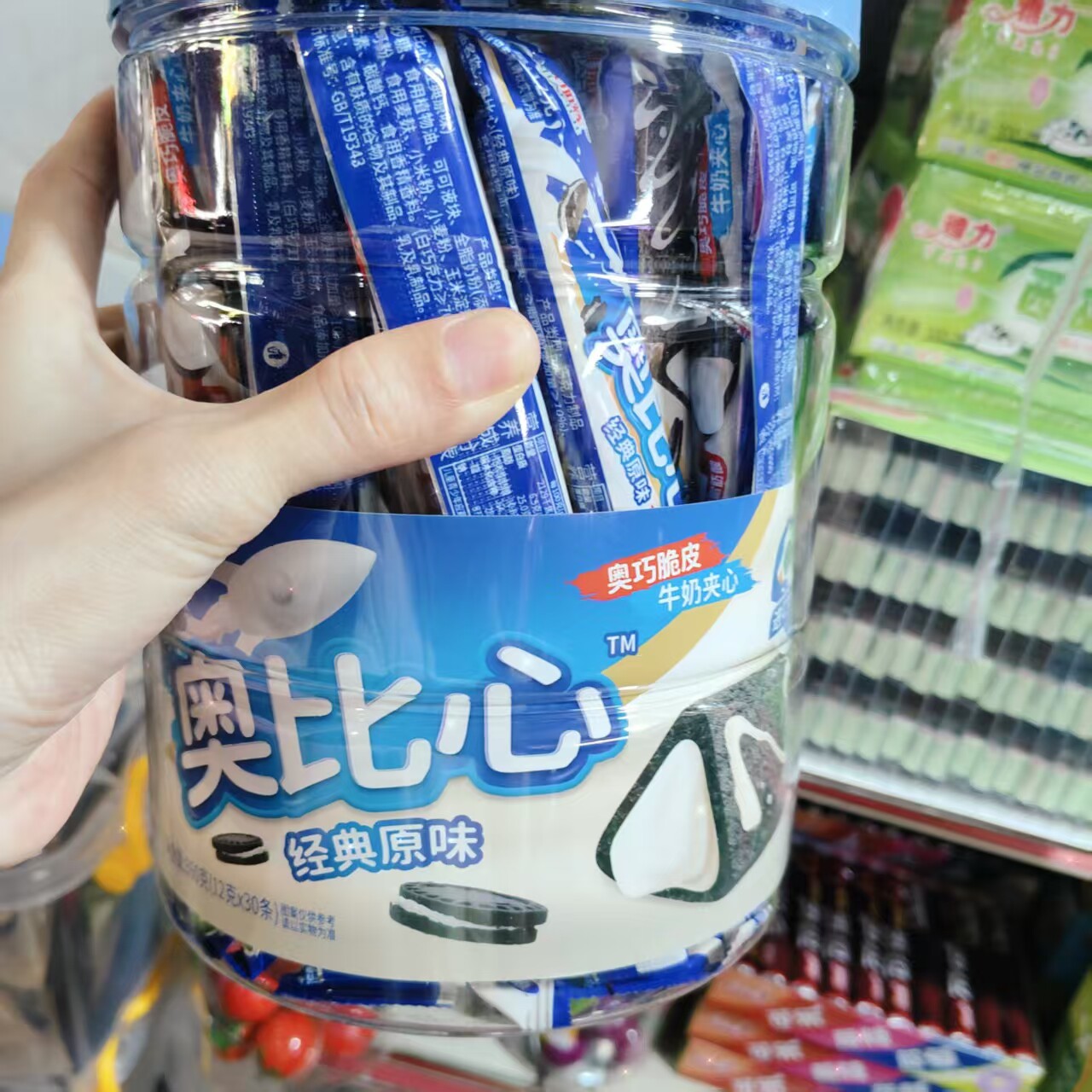 奥比心桶装夹心棒牛奶奥巧威化经典原味解馋童年零食饼干批发休闲