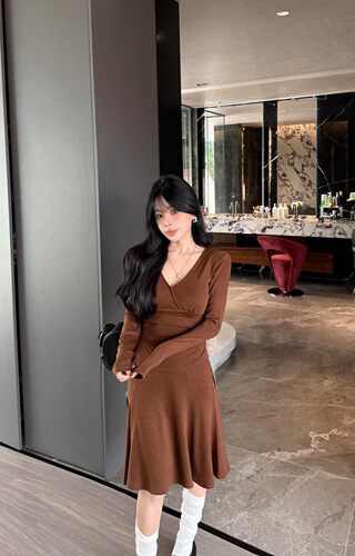 MIDO家 法式设计感棕色V领设计感长袖上衣女2026秋季高腰半裙套装