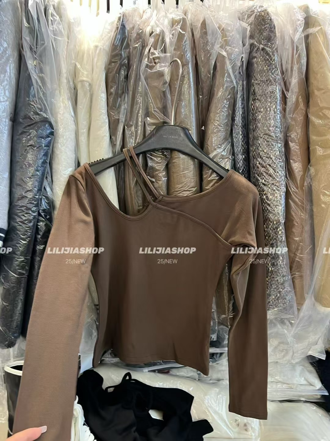 MIDO家 2025秋冬新款韩版时尚百搭显瘦不规则漏肩长袖T恤女上衣