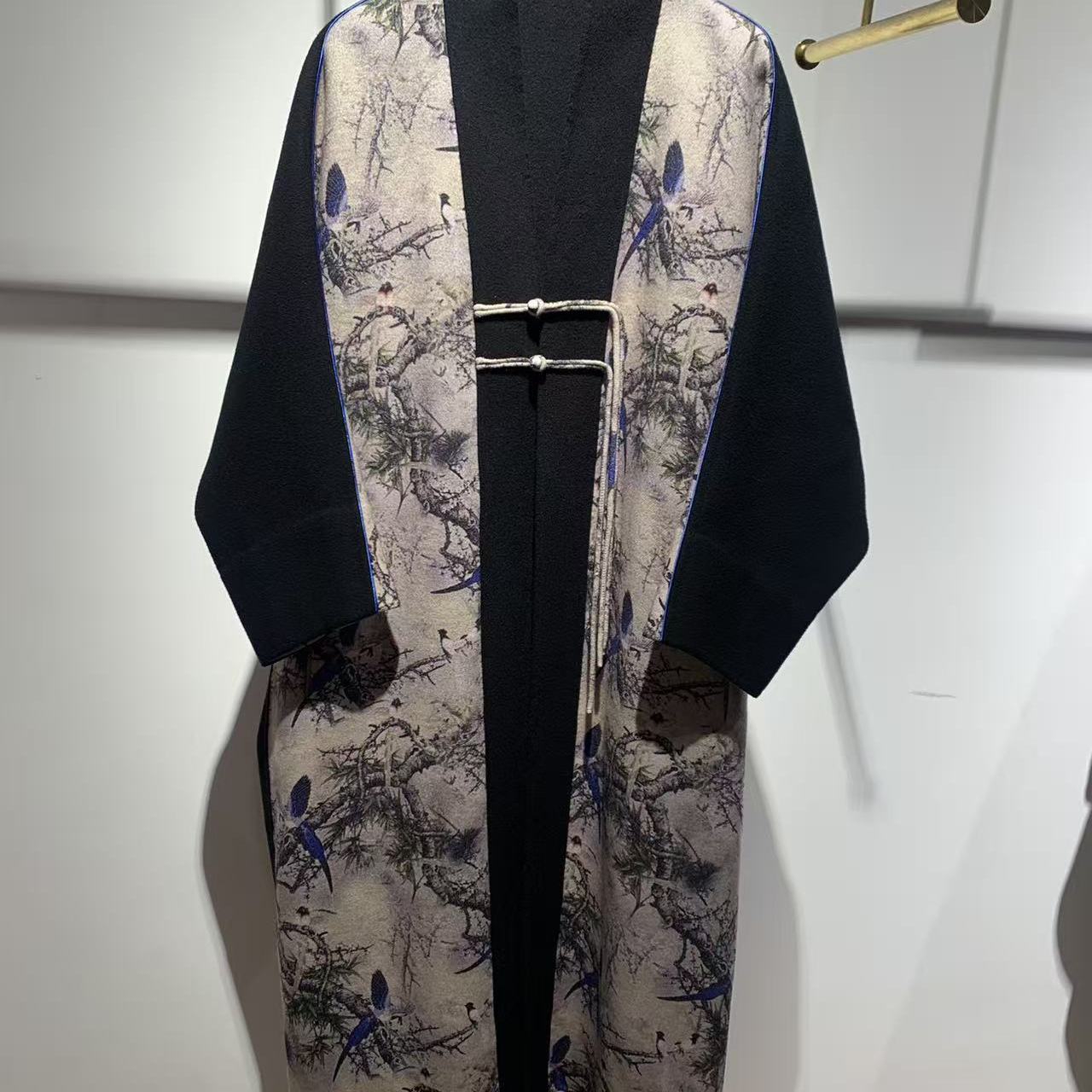 25新样版印花羊毛大衣