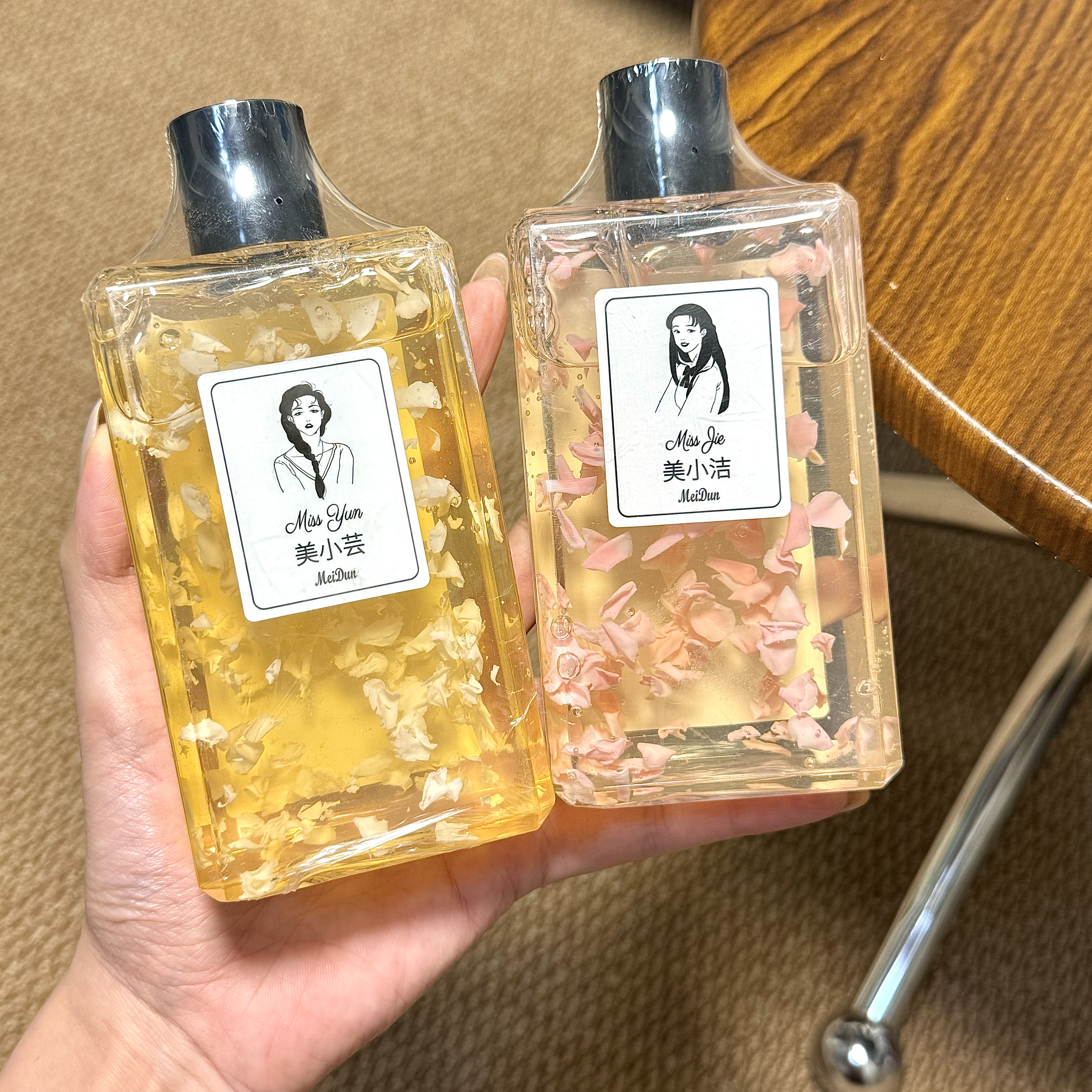 甜蜜梦境 美小芸花瓣香氛滋润沐浴露300g茉莉樱花保湿留香