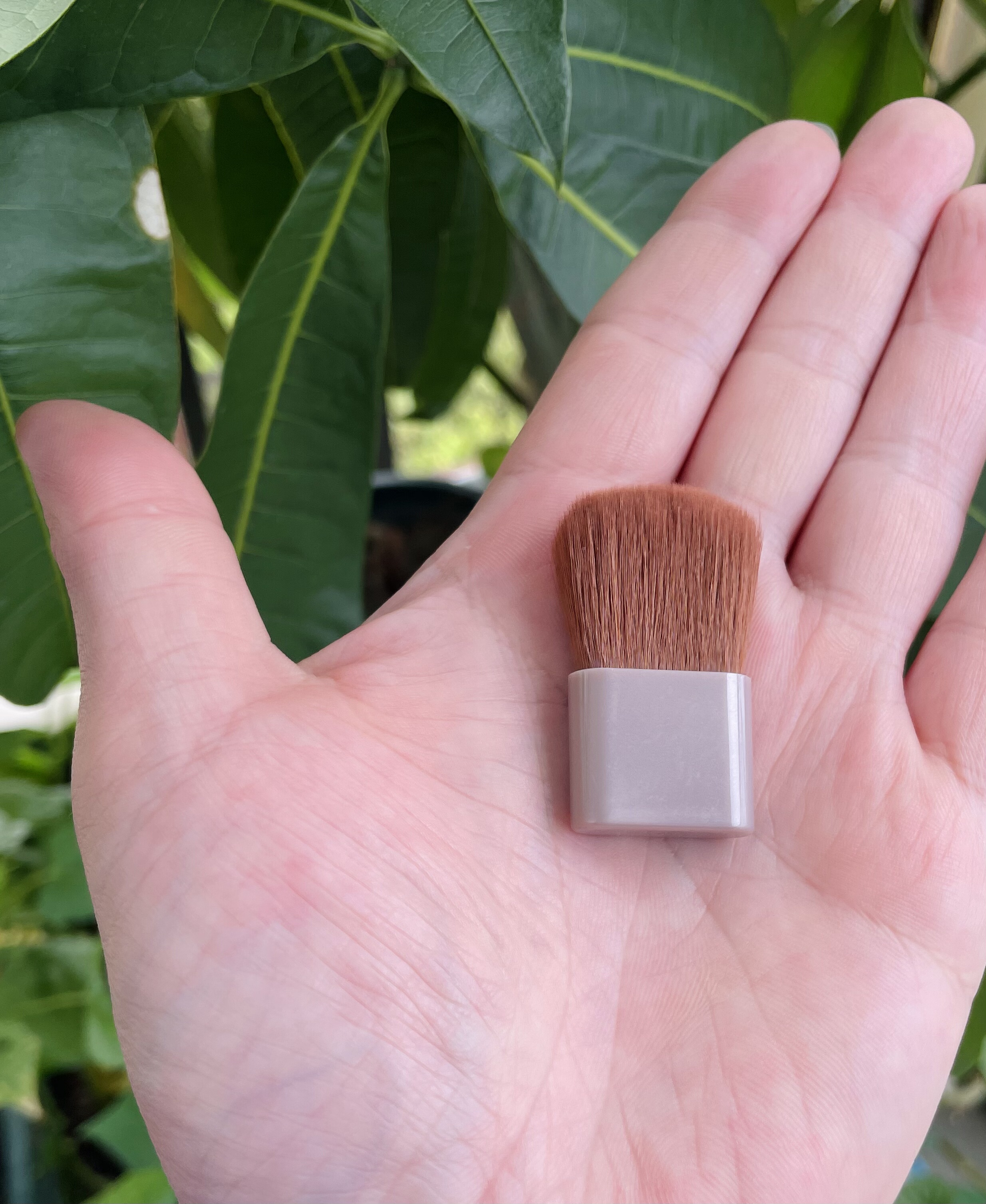 迷你化妆刷腮红粉饼刷高光定妆刷便携旅行柔软多功能砍妹canmake