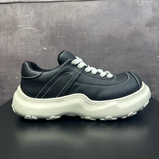 街拍设计款英伦复古厚底板鞋男透气休闲鞋2026春款黑武士大头男鞋