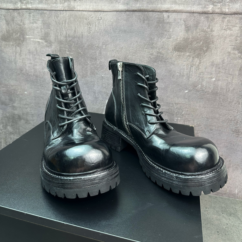 街拍设计款英伦水洗马皮马丁靴