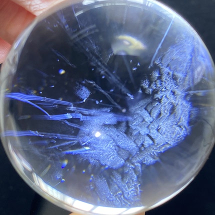 天然白水晶蓝针水晶球摆件4.6厘米 一物一图
