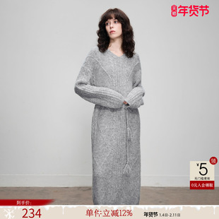 德玛纳优雅绞花针织连衣裙女25冬季新款圆领流苏腰带中长款直筒裙