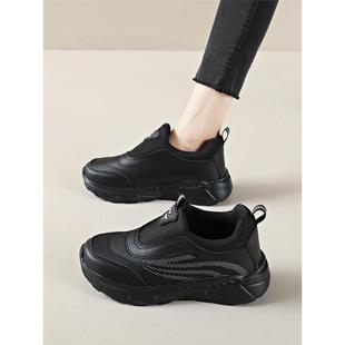 妈妈鞋秋季鞋子黑色上班工作久站不累脚防水防滑软底皮面运动鞋女