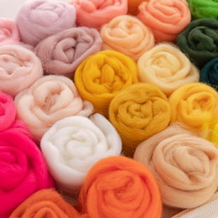 西班牙短纤羊毛针毡戳戳乐制作玩偶羊毛毡平铺羊毛条软细腻易毡化