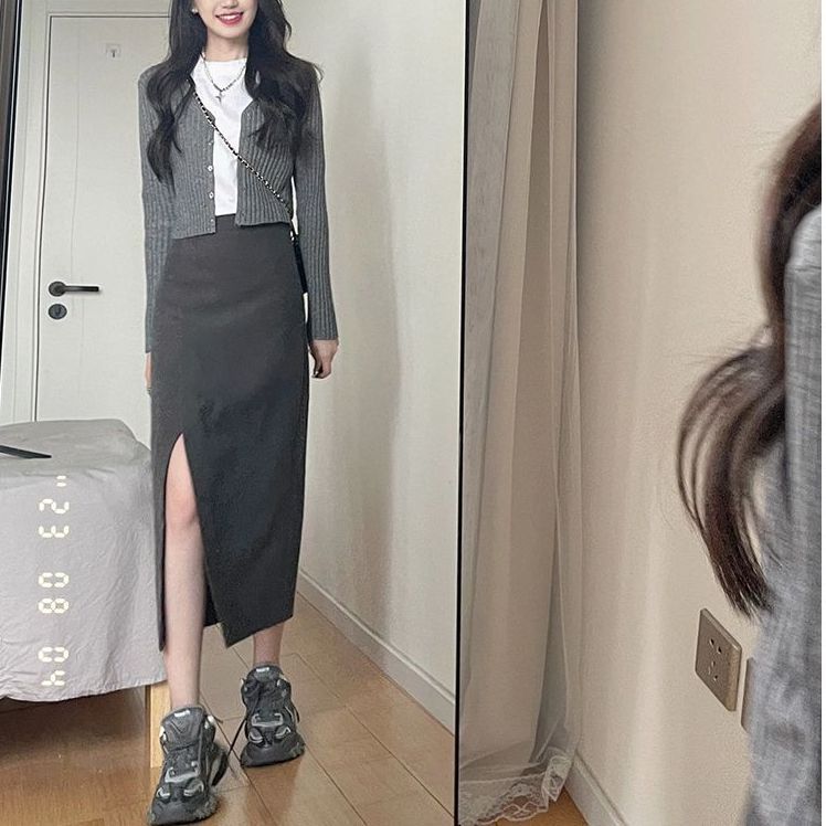 2025新款感酷女孩穿搭短款开衫外套打底开叉半身裙修身显瘦