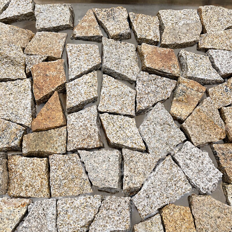 黄锈石碎拼天然石材大理石石块碎拼鱼池花池文化石不规则地面铺装