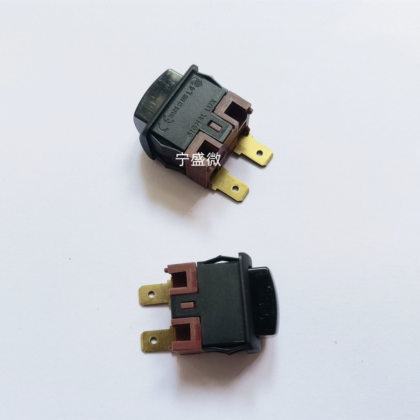 英国 SX-163 电源自复位按钮开关 16A250V 启动开关 2脚
