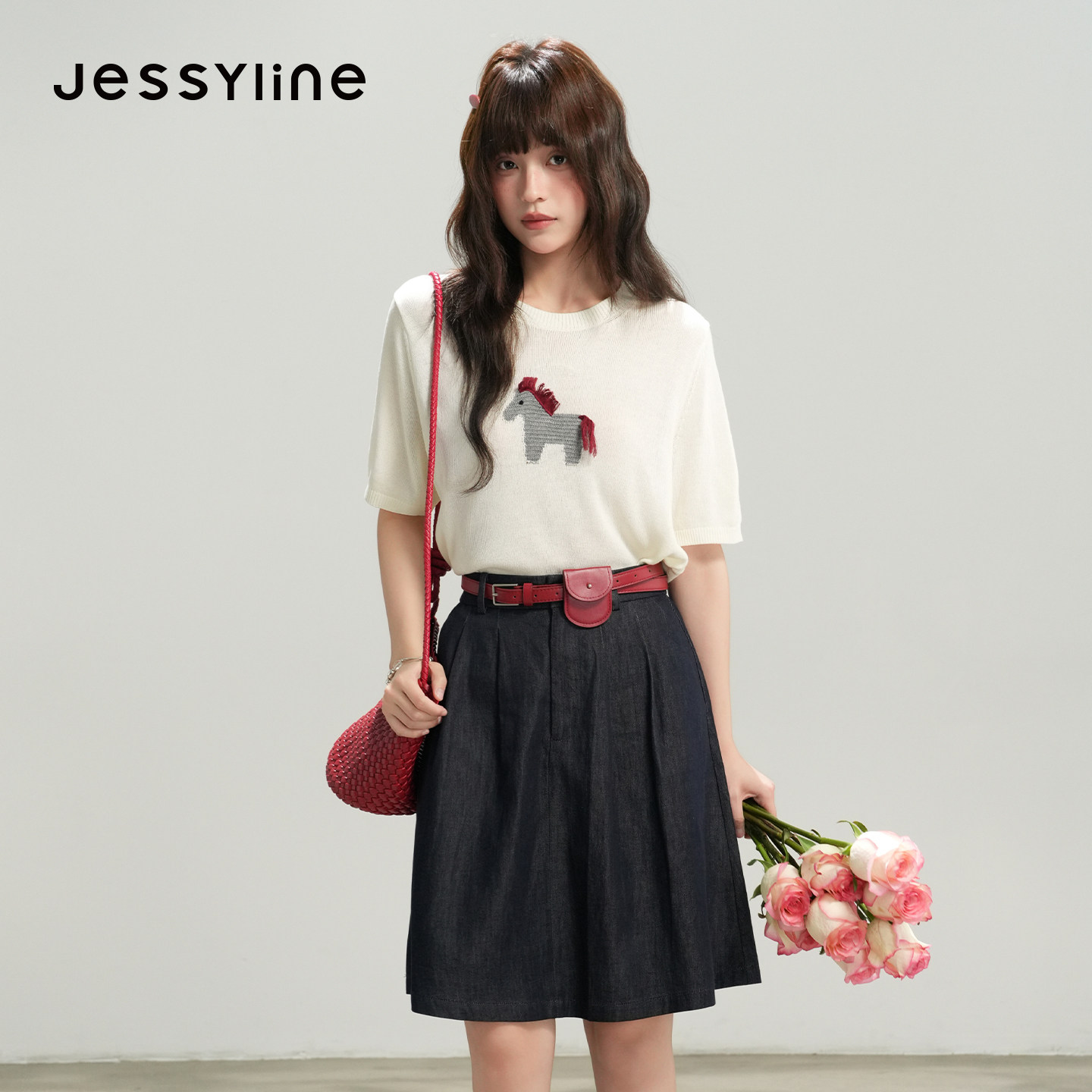 jessyline杰茜莱2026夏新款可爱小马图案短袖针织衫女小个子上衣
