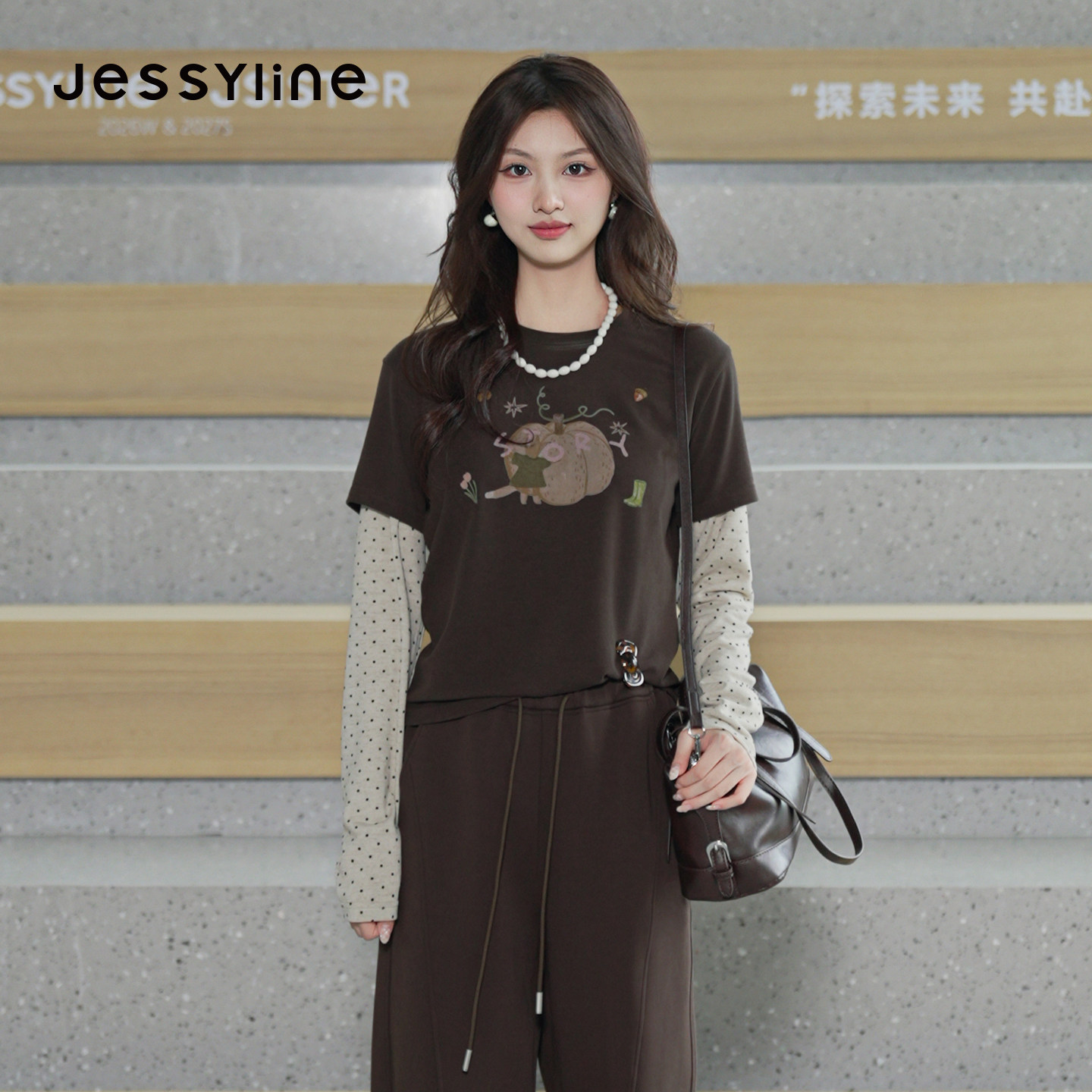 jessyline杰茜莱2026秋新款假两件卡通印花长袖T恤女显瘦叠穿上衣