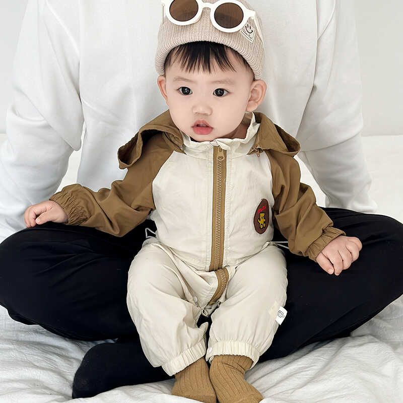 婴儿春秋季连体衣服男宝宝韩版棒球服女童长袖拼色连帽爬服冲锋衣