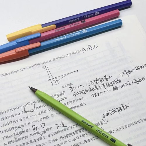 慕娜美撞色圆珠笔盖帽原子笔速写