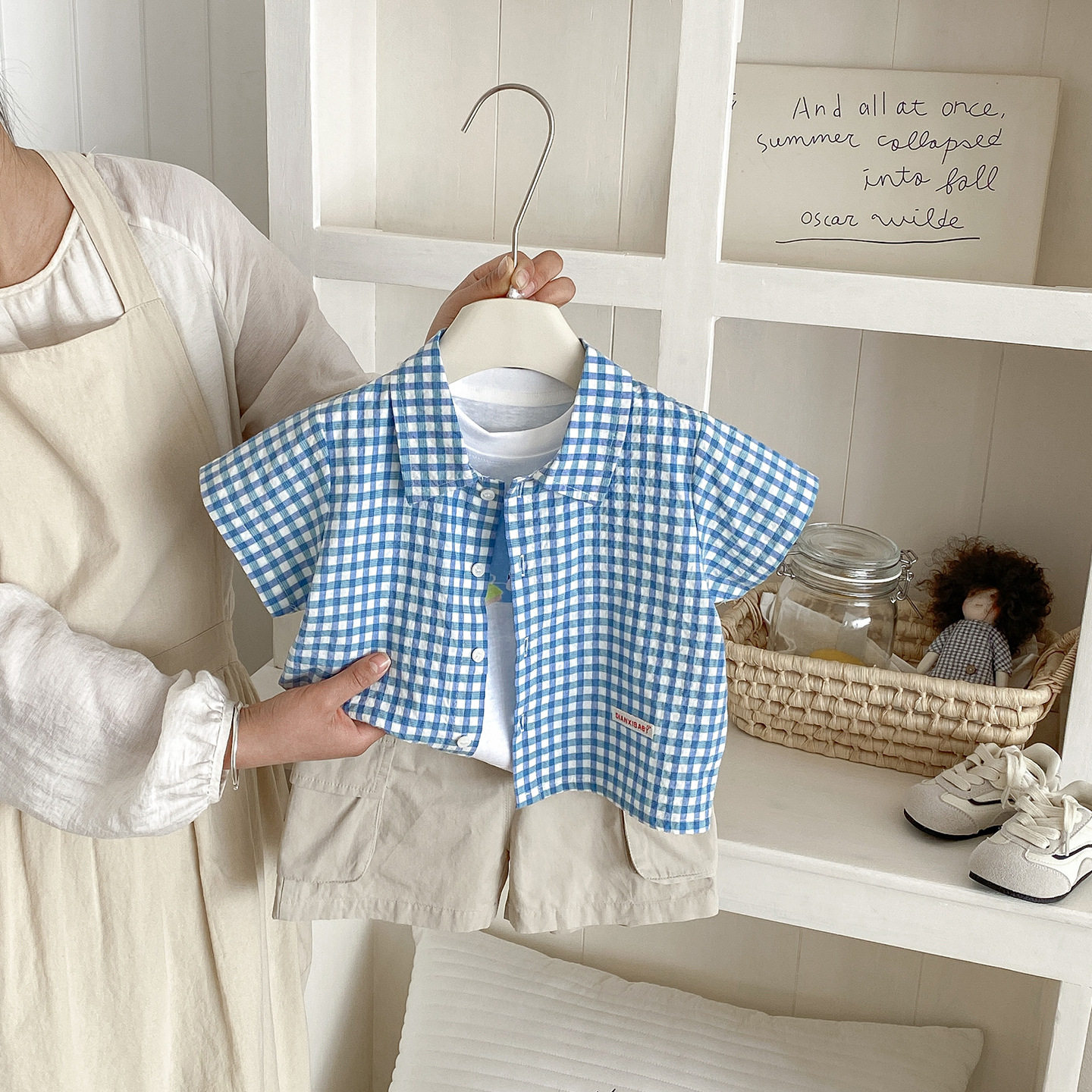 儿童贴标短袖衬衫2026新款夏季男童洋气半袖上衣小童薄款格子衬衣