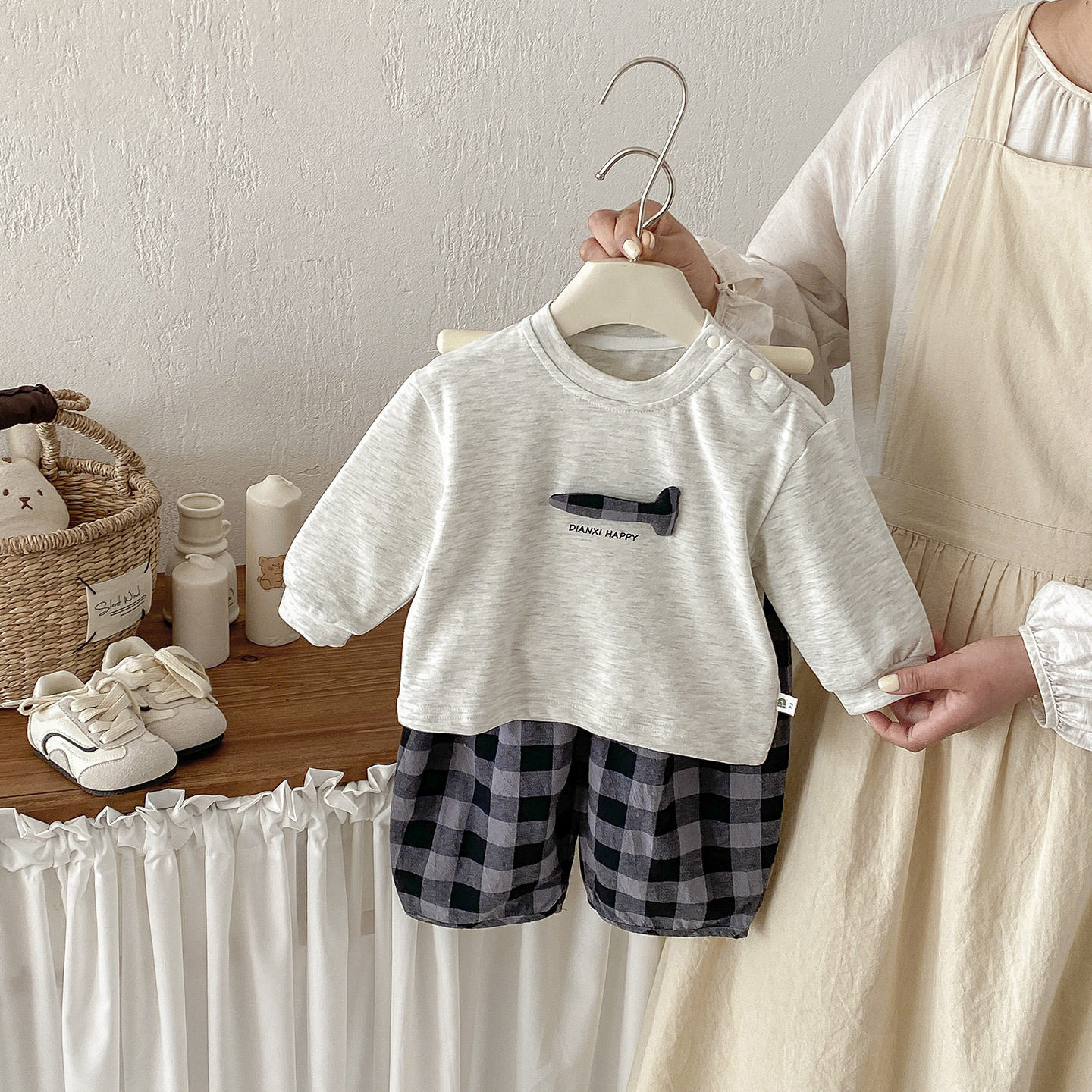 婴儿春装新款立体玩偶卫衣套装男宝宝韩版上衣宽松格子裤两件套潮