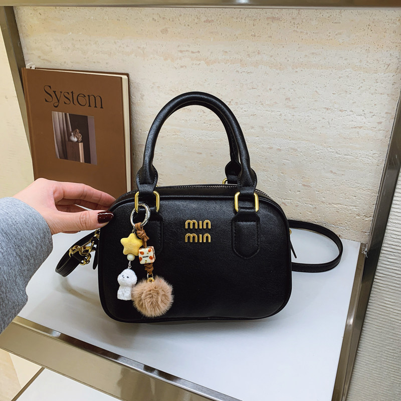 小众设计高颜值手提小包包女新款小个子显瘦今年流行单肩包斜挎包