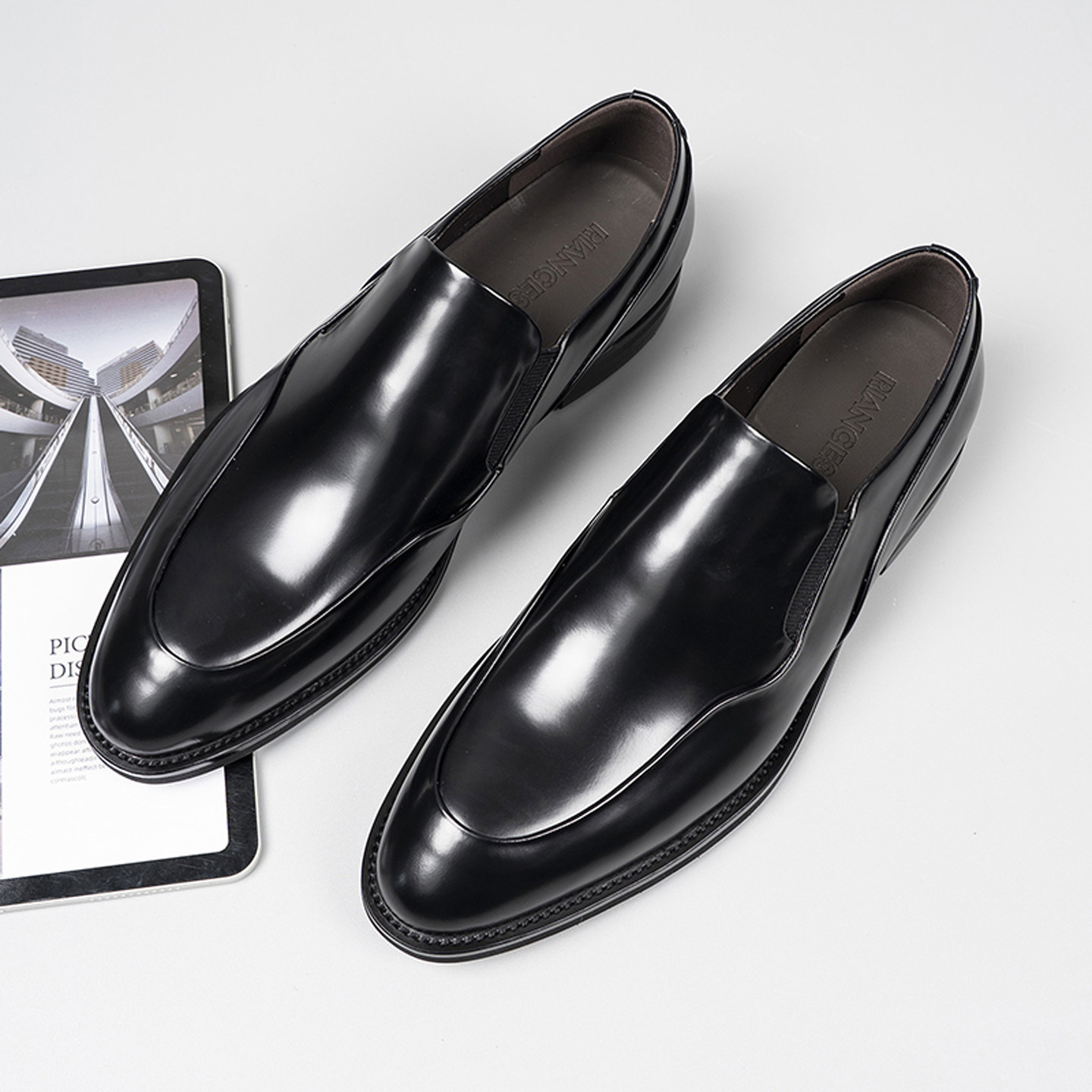 2026春新款男尖头皮鞋英伦亮皮潮流青年结婚鞋一脚蹬商务正装男鞋