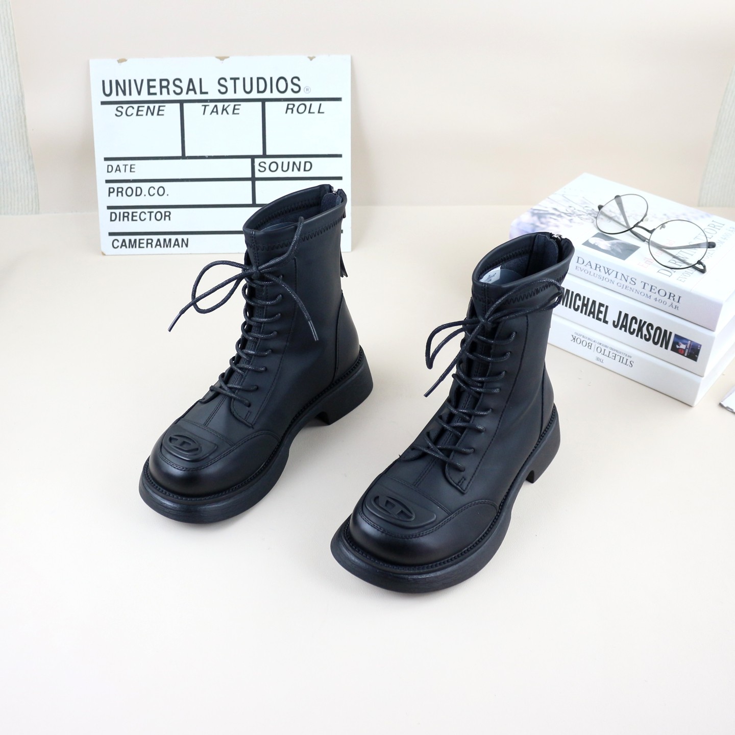 秋冬女款显瘦粗跟后拉链马丁靴