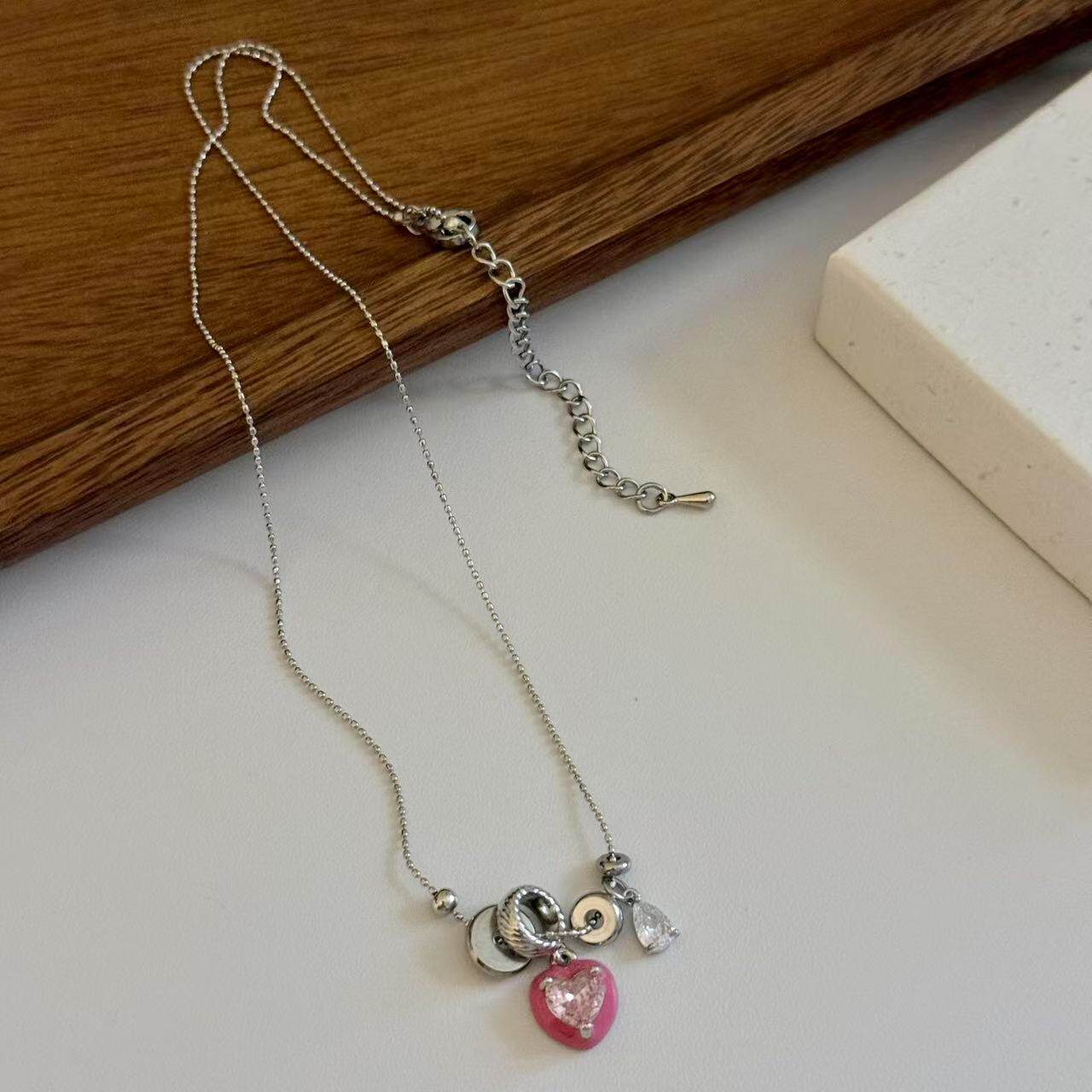 彩色滴油多巴胺巧克力豆爱心星星吊坠女轻奢精致蝴蝶结水滴挂坠