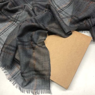 欧美  明星 金线格子深灰色超大超薄羊毛围巾 尾货