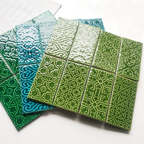 Простая длинная зеленая ретро-печь, изменяющая маленькие цветочные плитки, керамическая мозаичная ванная кухня кухня гостиная фоновая плитка стены