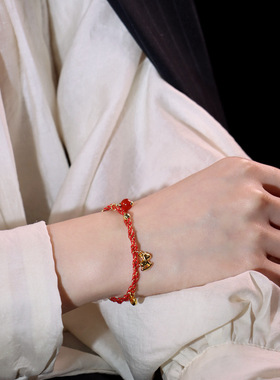 国风红绳编织手链女红玛瑙金色马年鸿运发财挂坠设计现货