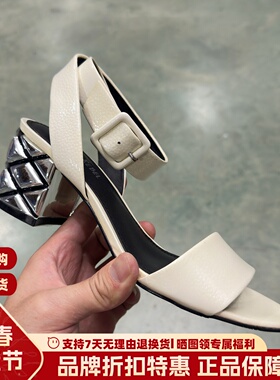 Luxury Rebel 女鞋金属菱形粗跟露趾一字带简约时装凉鞋L72250437