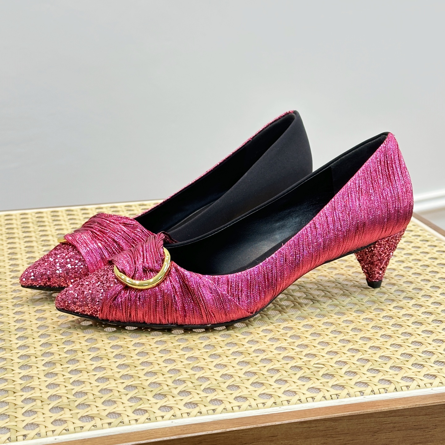 STELLALUNA尖头浅口复古低跟单鞋