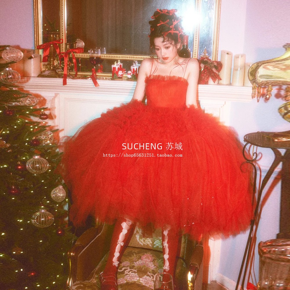 苏州婚纱圣诞公主红色生日少女写真影楼主题蓬蓬裙吊带复古服装