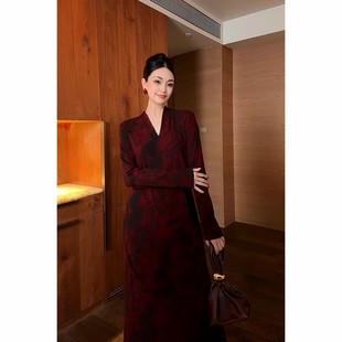 紫紫 丹赤漆黑 设计款墨染风加绒连衣裙女宽松V领休闲长袖长裙