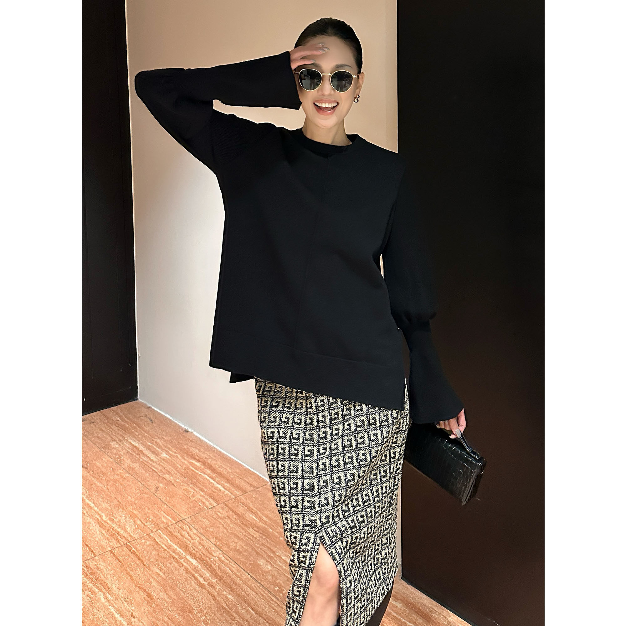 紫紫 挽袖毛衣衫 非常规基础软解构弧线压袖上衣开叉黑色圆领毛衣,女装/女士精品,卫衣/绒衫,淘宝优惠券,粉丝福利购,淘宝优惠卷