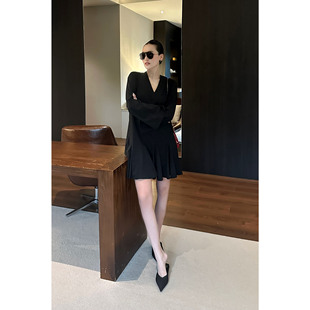 AME 小仙裙 轻盈立裁百褶三季莫代尔长袖连衣裙v领喇叭袖气质长裙