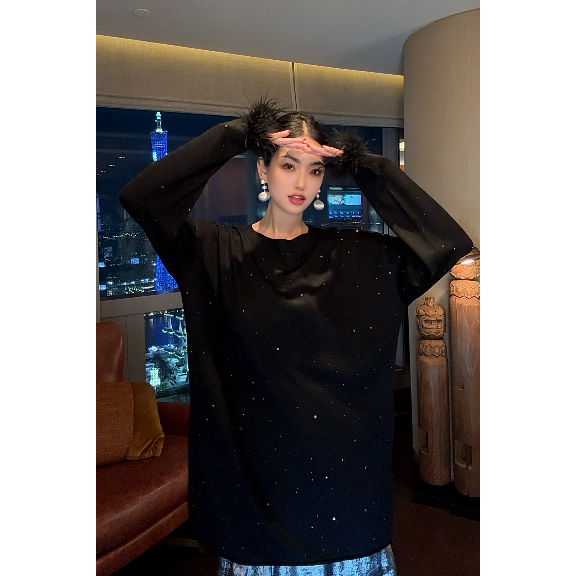 紫紫羽翼减龄烫钻毛毛袖上衣