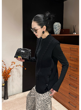 AME  排扣深V背心   春日叠搭时髦精织物之美背心毛衣ZE01SMHJ538